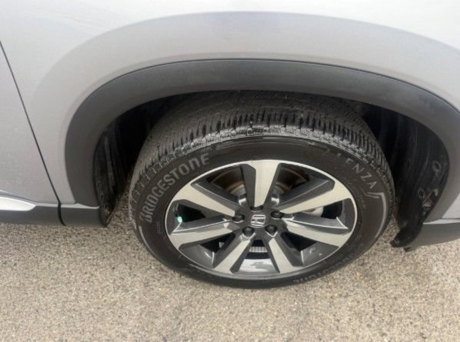 Used 2024 Honda Pilot Touring image 2