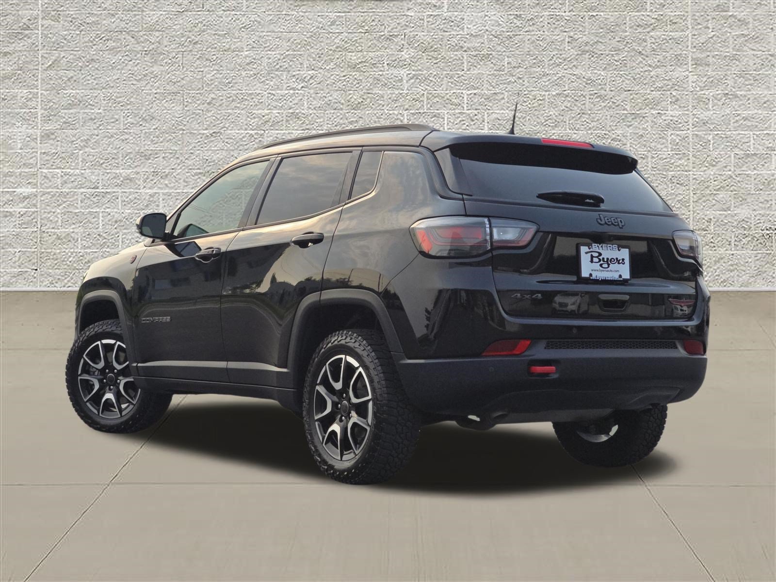 Used 2025 Jeep Compass Trailhawk w/ Trailhawk Elite Group AWD/4WD image 5