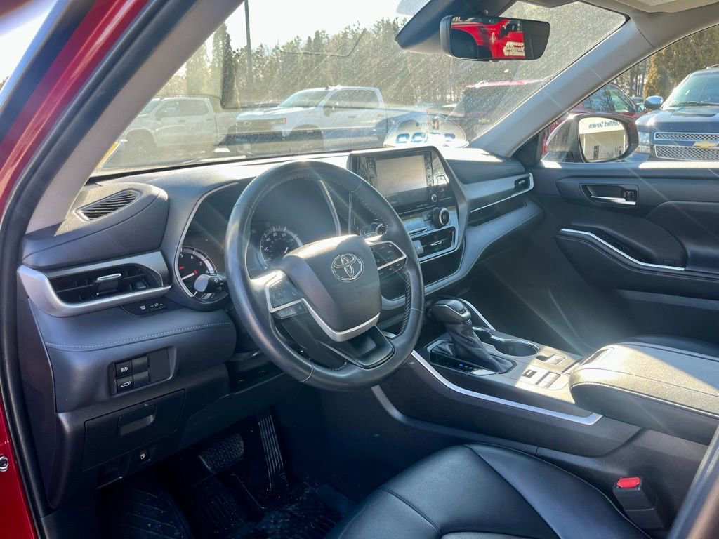 Used 2022 Toyota Highlander XLE image 12