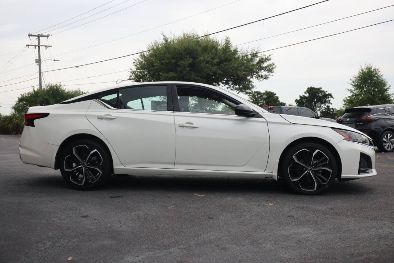 Used 2024 Nissan Altima 2.5 SR w/ SR Premium Package AWD/4WD image 6