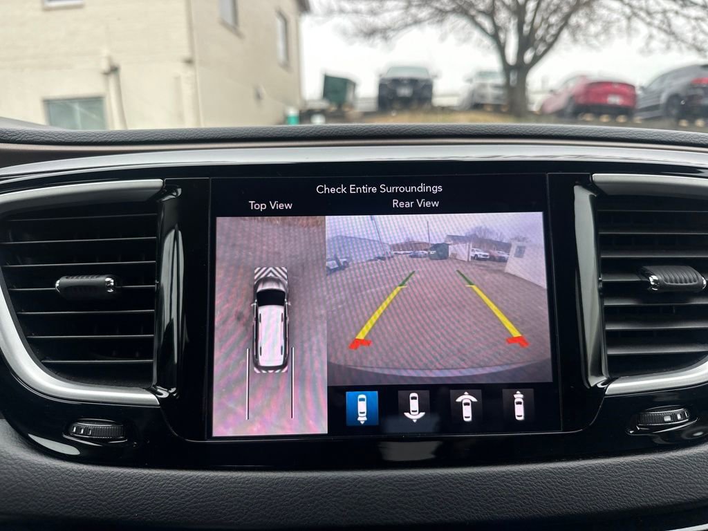 Used 2019 Chrysler Pacifica Touring-L w/ Advanced Safetytec Group image 19