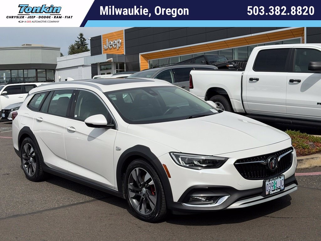 Used 2018 Buick Regal Essence w/ Driver Confidence Package #1