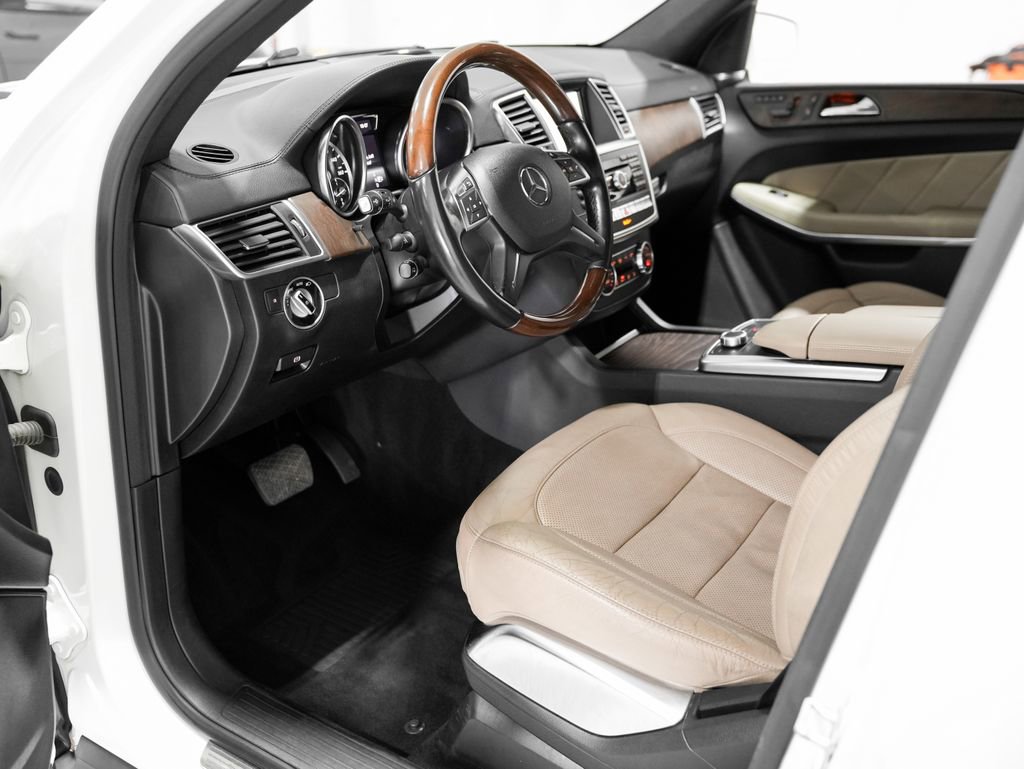 Used 2014 Mercedes-Benz GL 550 4MATIC image 9
