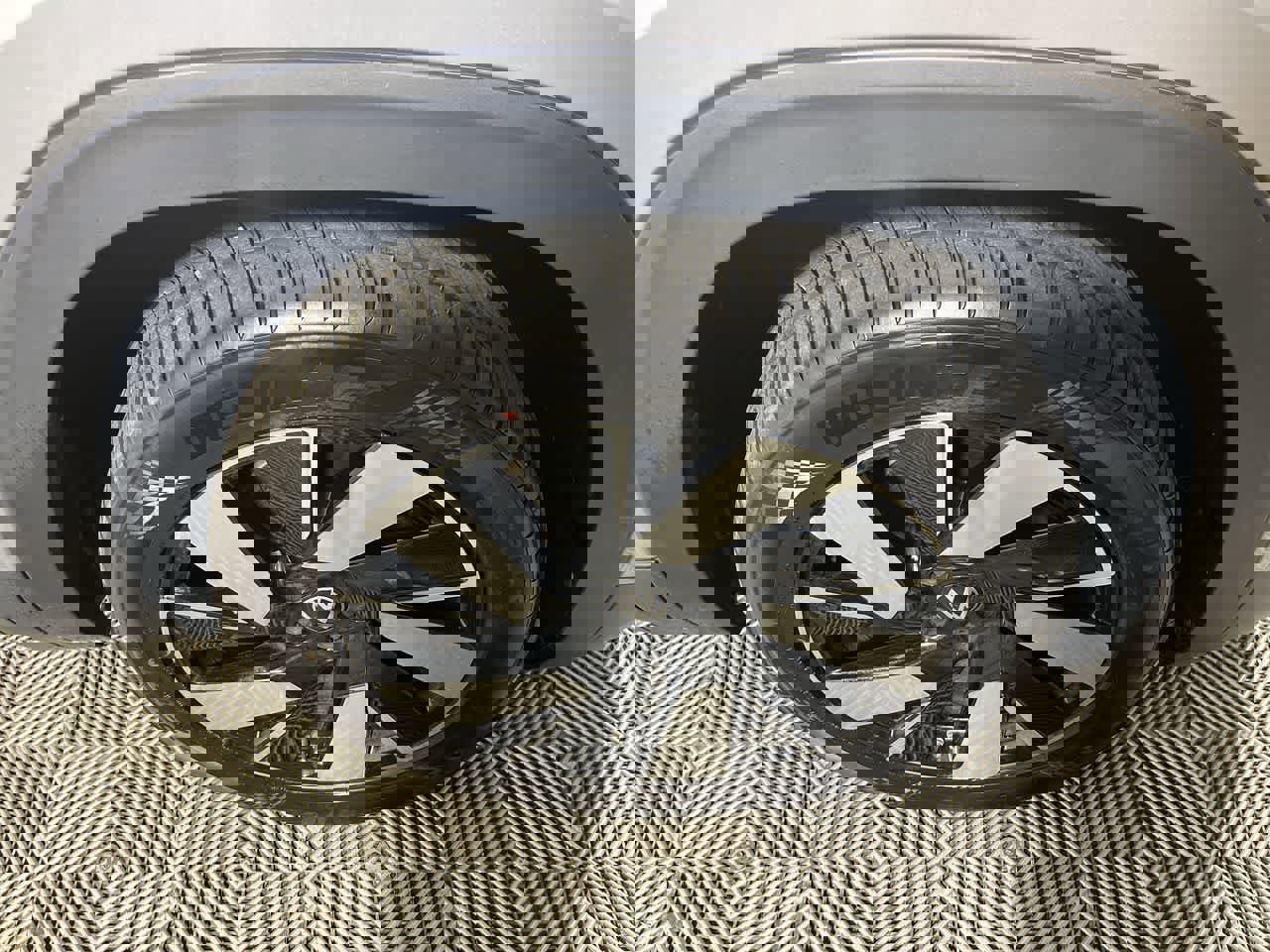 Used 2024 Volkswagen Atlas Cross Sport SE image 10