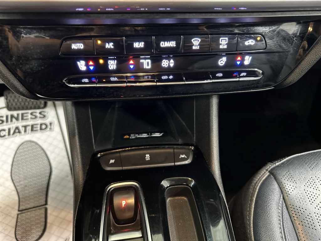 Used 2022 Chevrolet Bolt EUV LT w/ Convenience Package FWD image 16