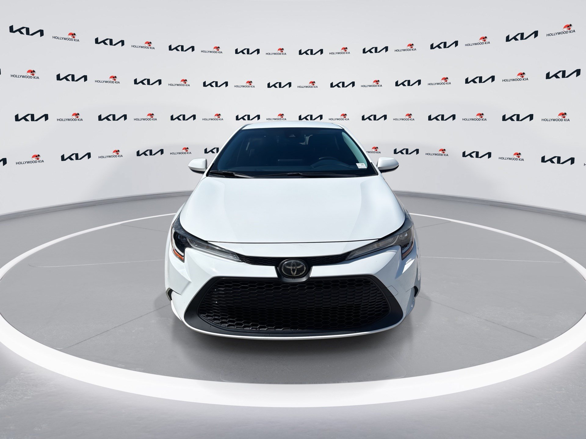 Used 2022 Toyota Corolla LE FWD image 3