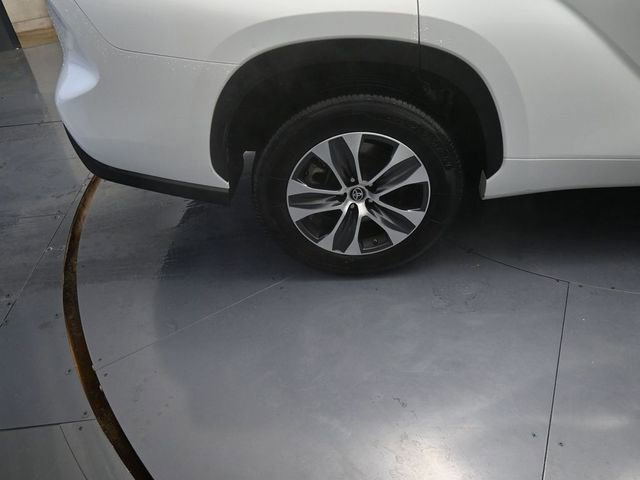 Used 2023 Toyota Highlander XLE FWD image 23