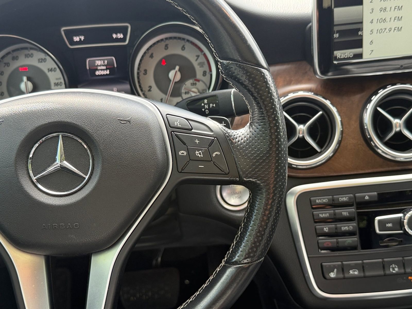 Used 2015 Mercedes-Benz GLA 250 4MATIC image 16