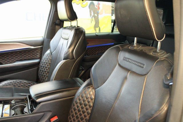 Used 2021 Jeep Grand Cherokee L Summit w/ Luxury Tech Group V image 24