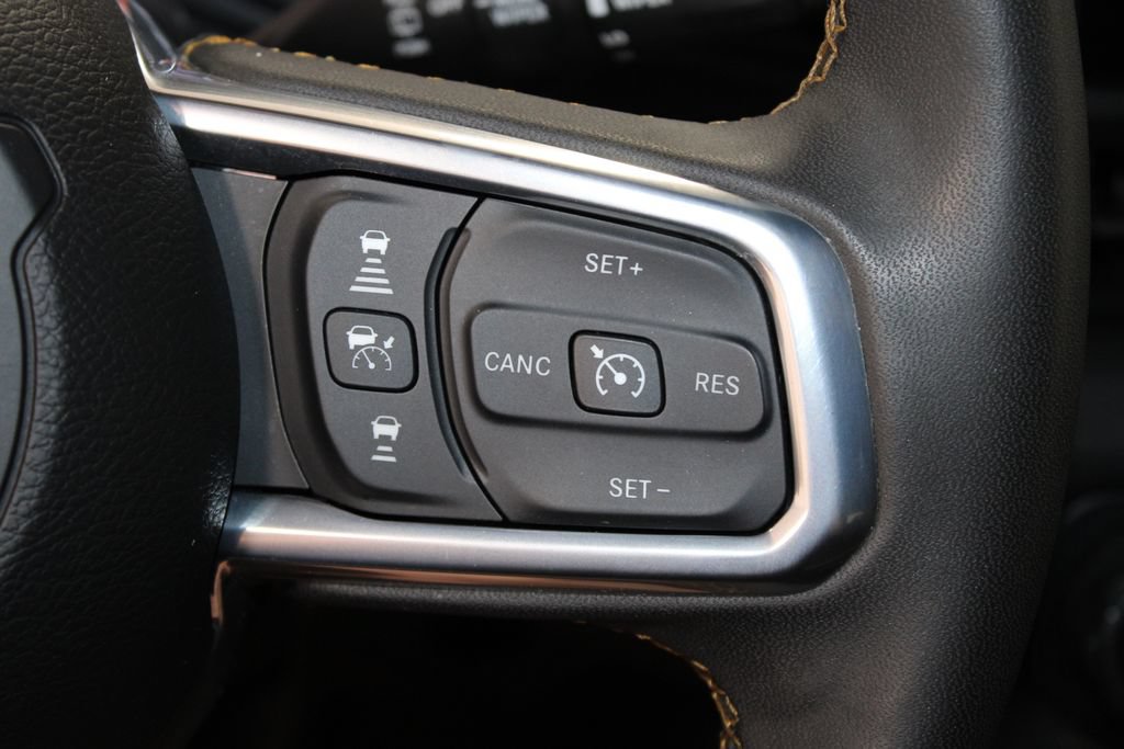 Used 2025 Jeep Wrangler Unlimited Sahara AWD/4WD image 37