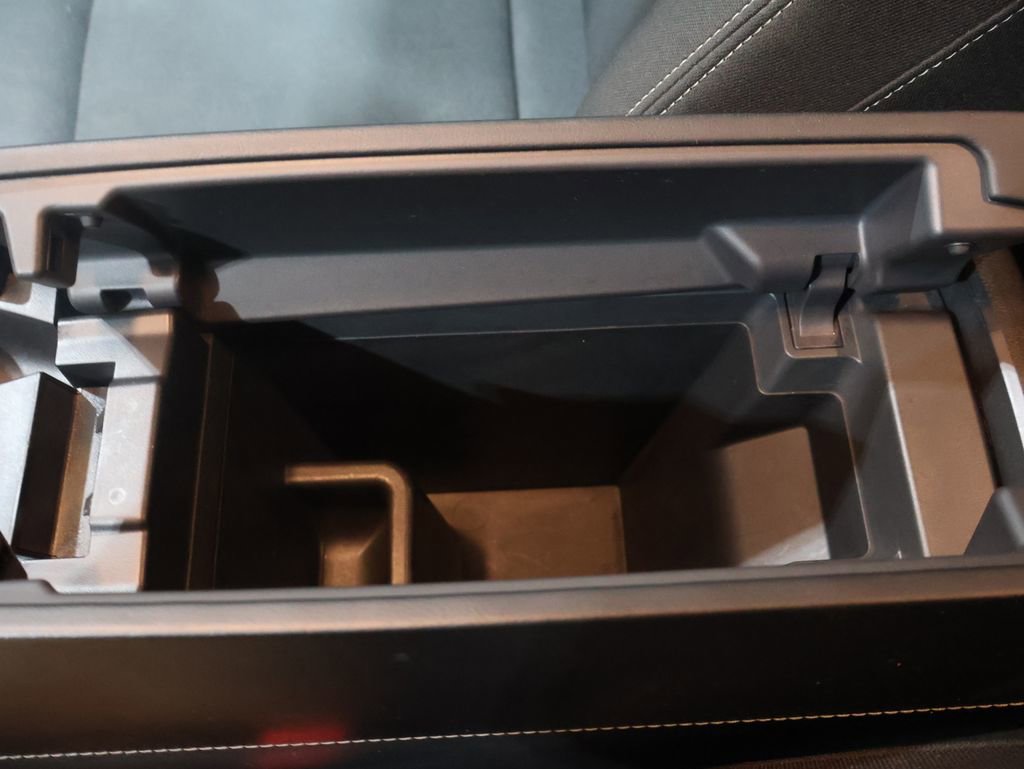 Used 2023 Nissan Rogue S image 31