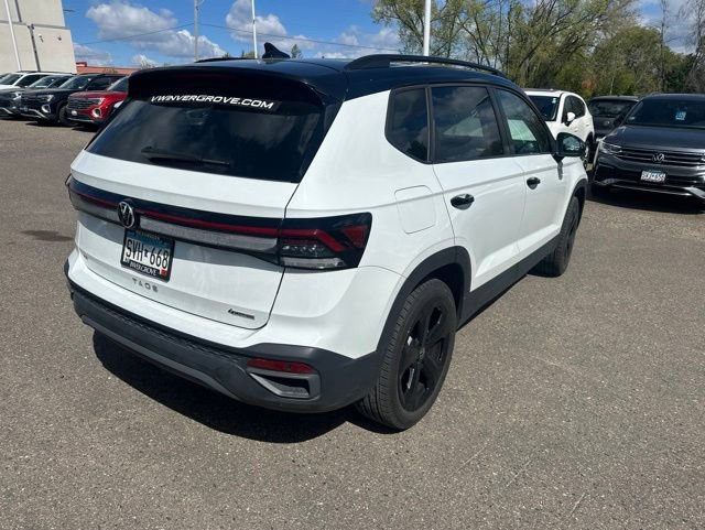 Used 2025 Volkswagen Taos SE AWD/4WD image 3