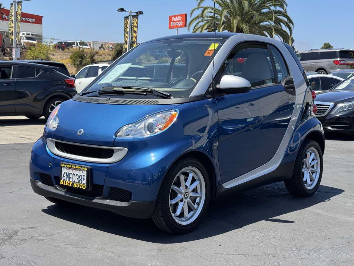 Used 2010 smart fortwo passion RWD image 5
