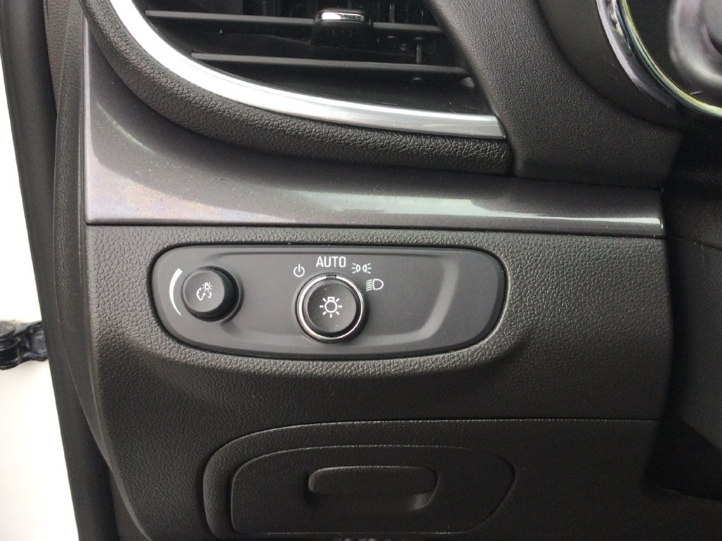 Used 2020 Buick Encore Preferred FWD image 15