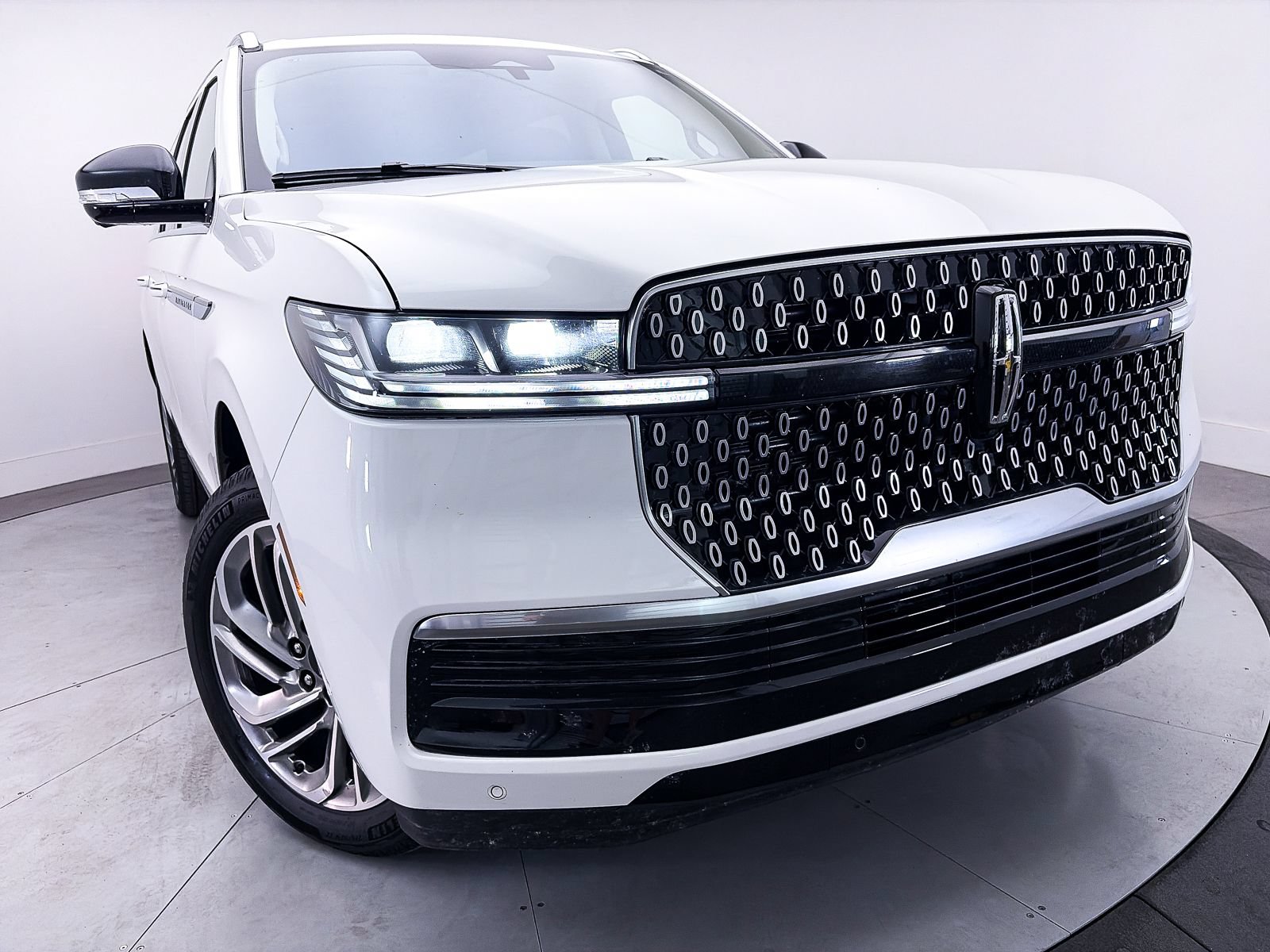 Used 2025 Lincoln Navigator L Reserve AWD/4WD image 10