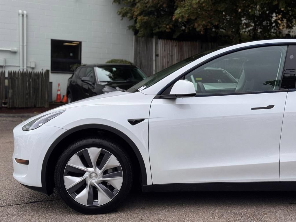 Used 2024 Tesla Model Y Long Range AWD/4WD image 10