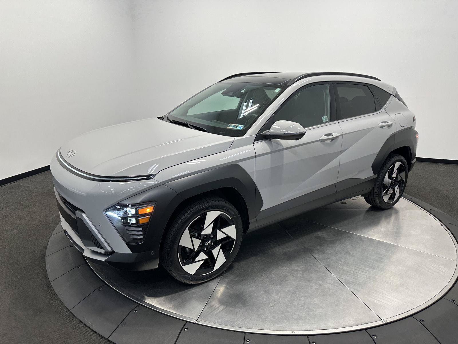 Certified 2024 Hyundai Kona Limited AWD/4WD image 4