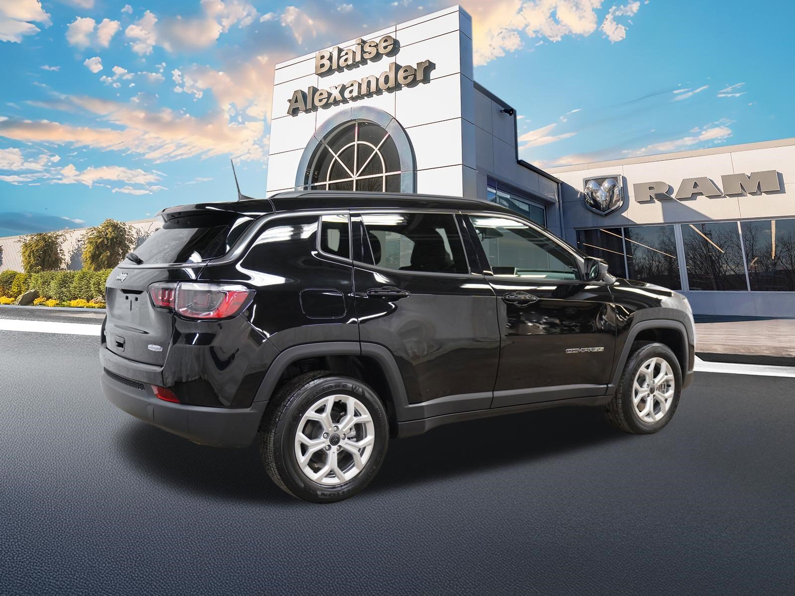 Used 2025 Jeep Compass Latitude w/ Convenience Group AWD/4WD video 3