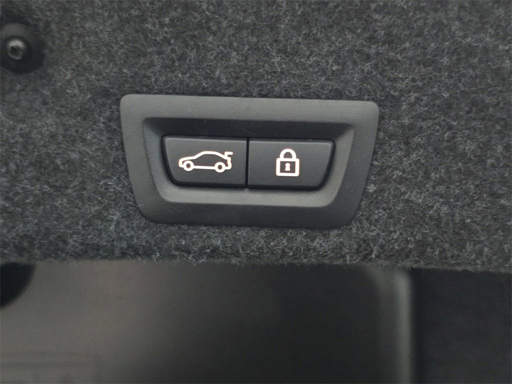 Used 2013 BMW M5 image 16