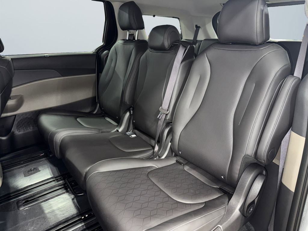 New 2026 Kia Carnival EX image 13