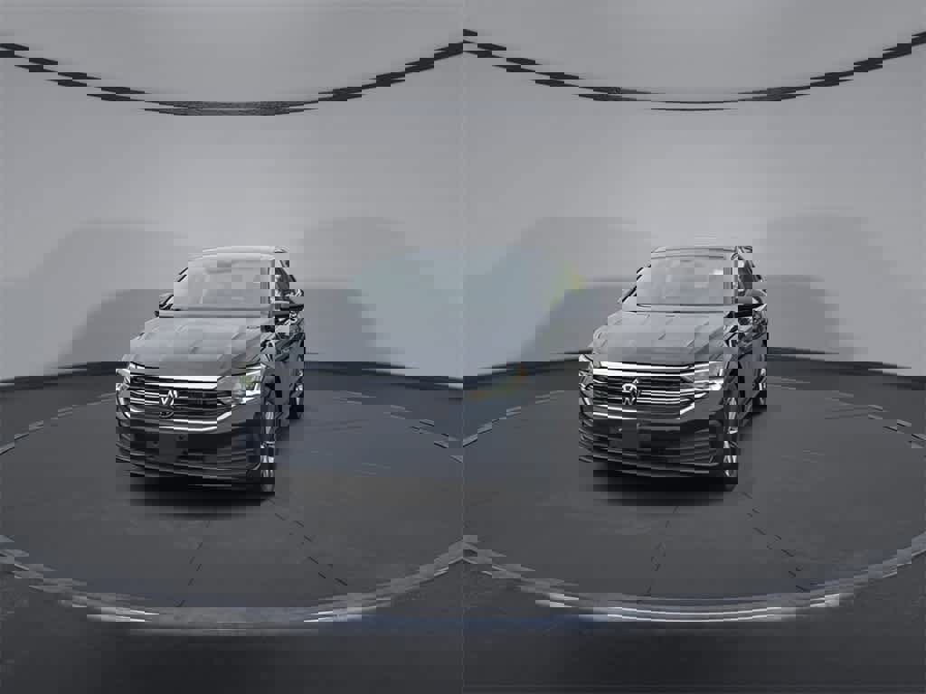 Used 2023 Volkswagen Jetta SE image 3