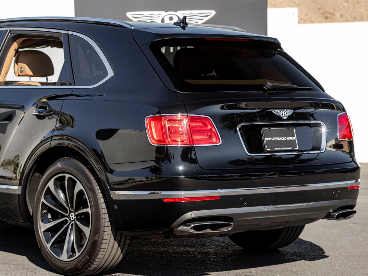 Used 2018 Bentley Bentayga image 14