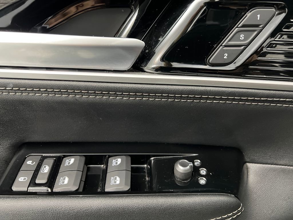 Used 2024 Jeep Wagoneer L Series II w/ Flexible Seating Group image 12