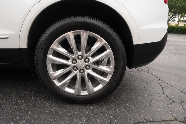 Used 2017 Cadillac XT5 Platinum AWD/4WD image 34