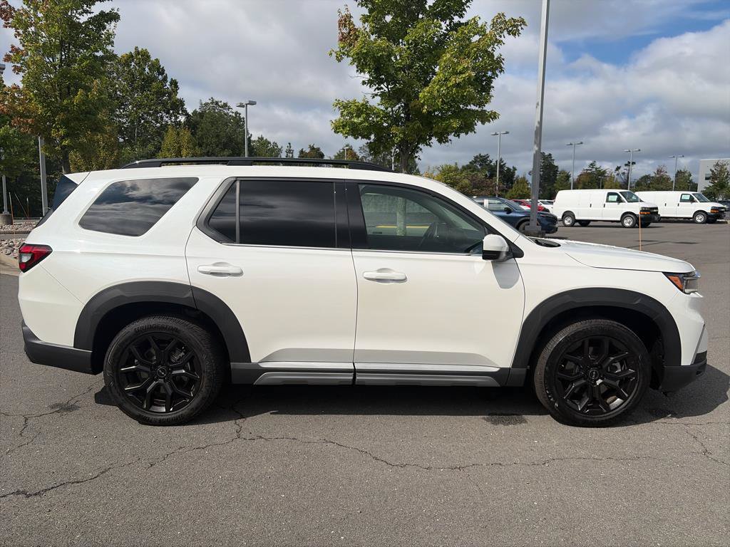 Certified 2025 Honda Pilot Touring image 8