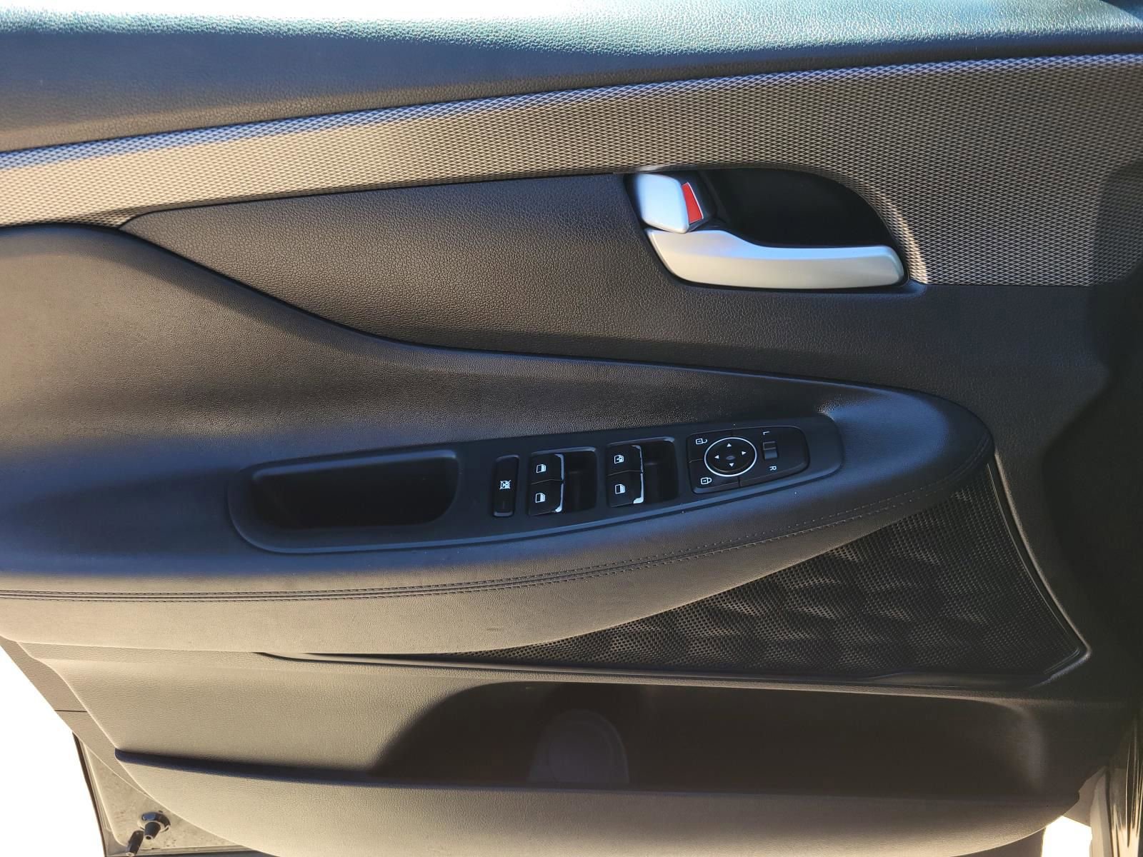 Used 2020 Hyundai Santa Fe SE FWD image 16