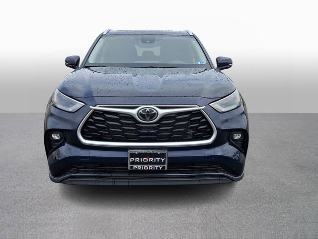 Used 2024 Toyota Highlander XLE image 2