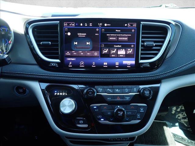 Used 2023 Chrysler Pacifica Touring-L AWD/4WD image 18