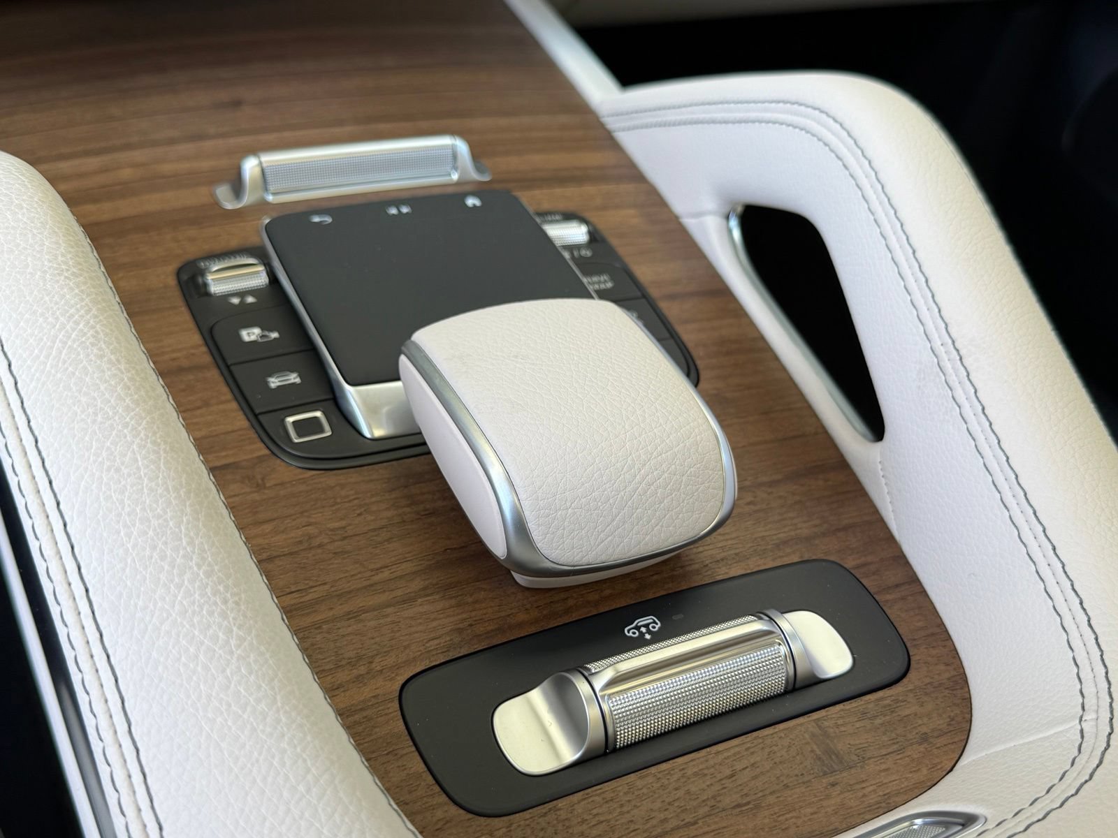 New 2026 Mercedes-Benz GLS 450 4MATIC image 25