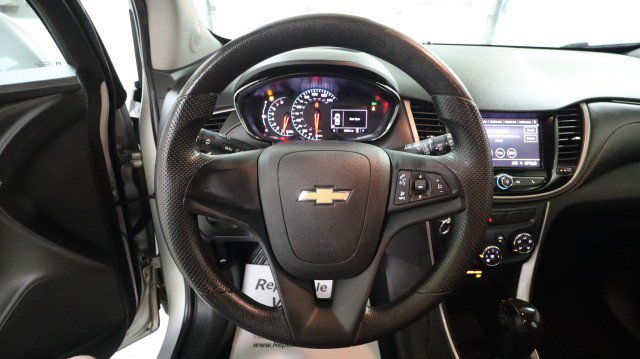 Used 2020 Chevrolet Trax LS FWD image 18