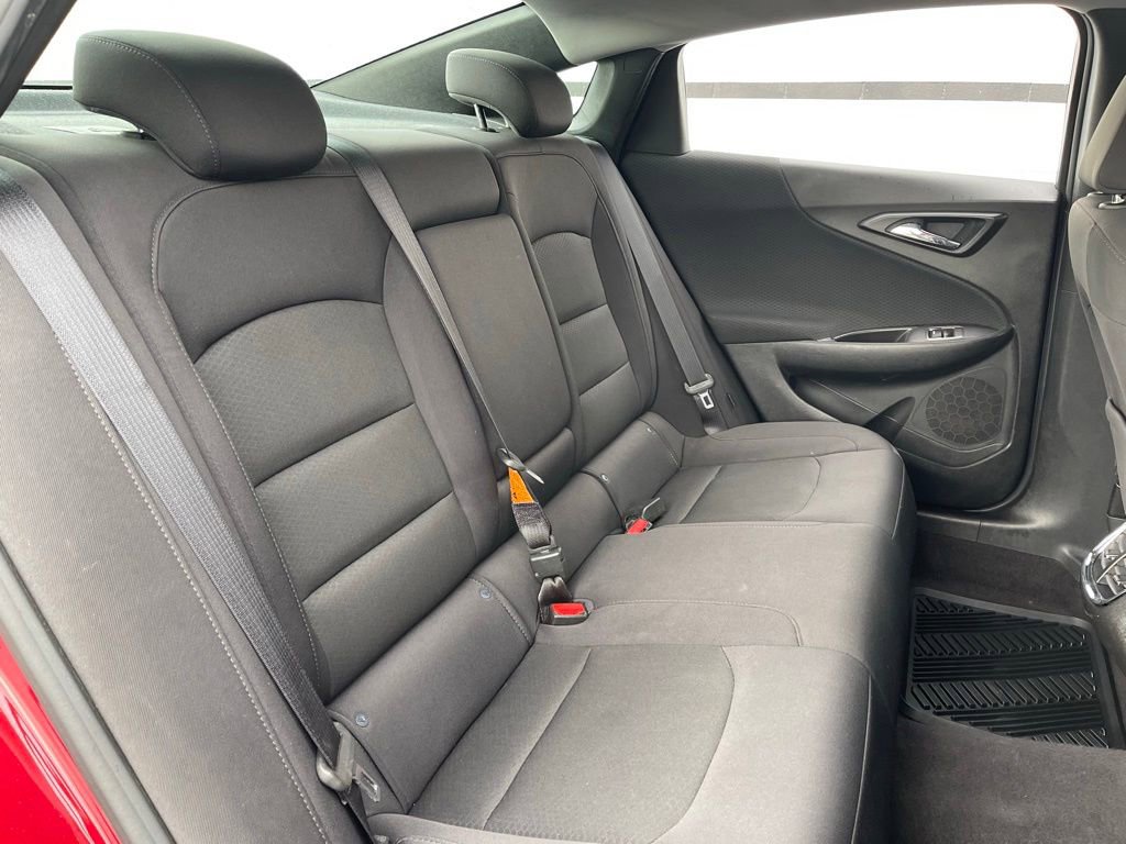 Used 2017 Chevrolet Malibu LT FWD image 32