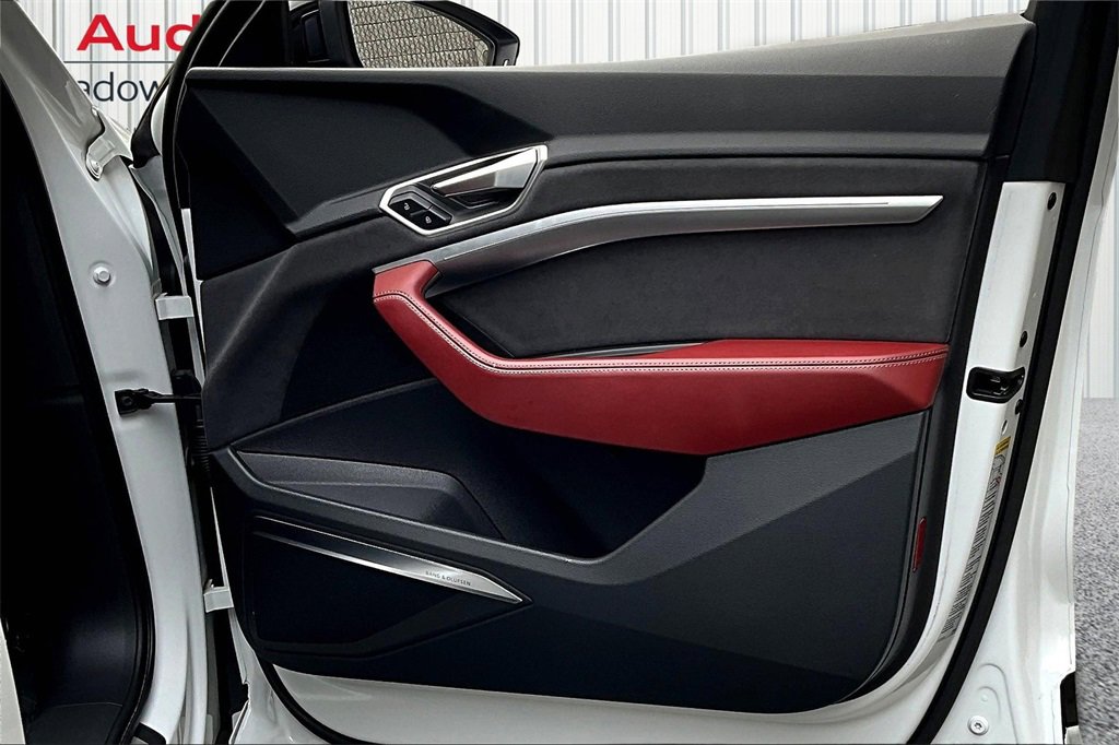 Used 2022 Audi e-tron S Premium Plus w/ 21" Black Optic Package image 28