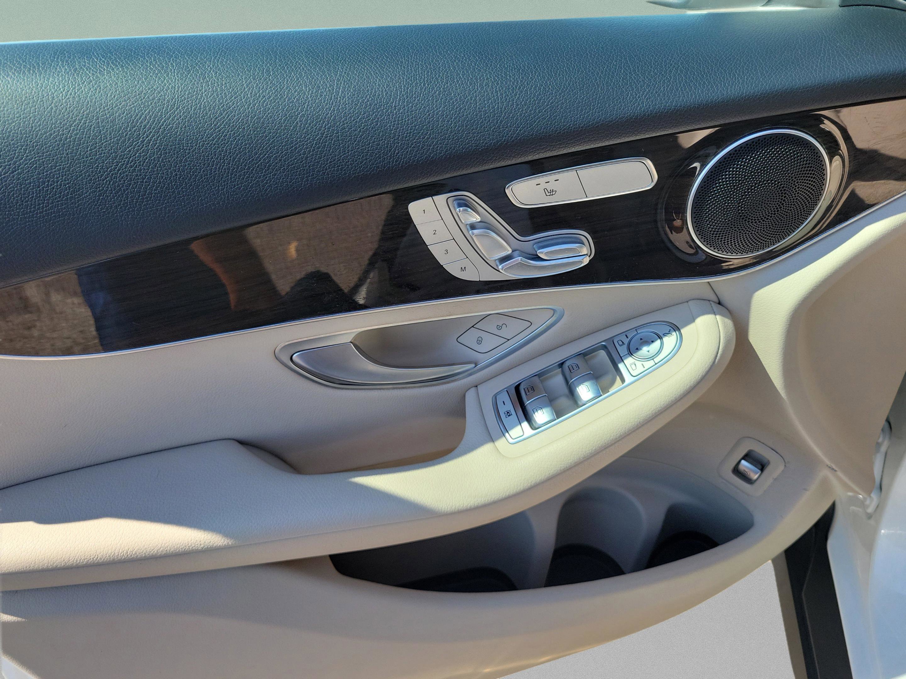 Used 2022 Mercedes-Benz GLC 300 image 12