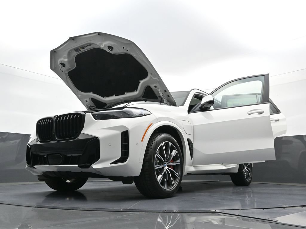 Used 2026 BMW X5 xDrive50e w/ M Sport Package AWD/4WD image 41