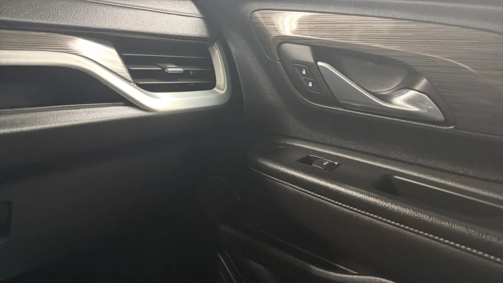Used 2023 GMC Terrain SLE w/ LPO, Floor Liner Package AWD/4WD image 16