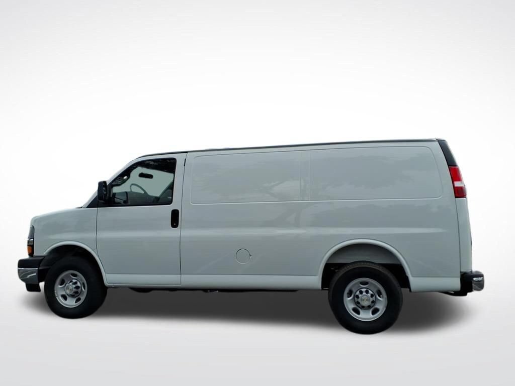 New 2026 Chevrolet Express 2500 w/ Driver Convenience Package RWD image 7
