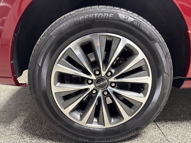 Used 2017 Lincoln Navigator Select image 3