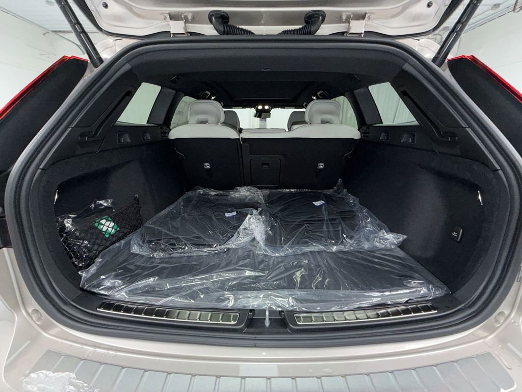 New 2026 Volvo V60 B5 Cross Country Ultra w/ Protection Package Premier image 11