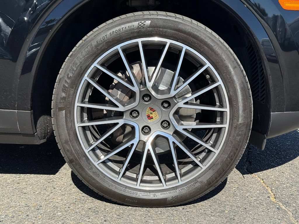 Used 2020 Porsche Cayenne AWD/4WD image 16