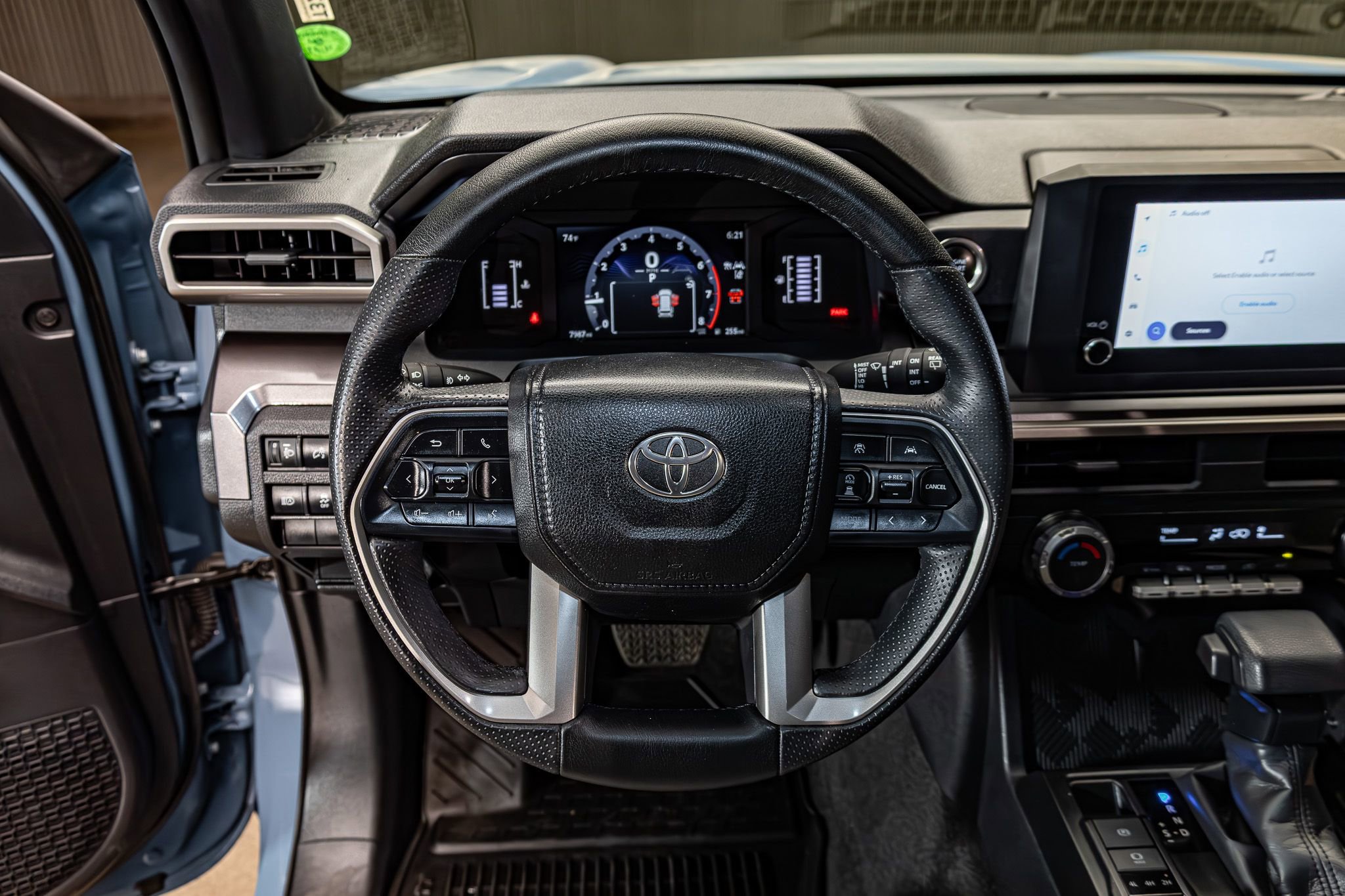 Used 2025 Toyota 4Runner SR5 AWD/4WD image 16