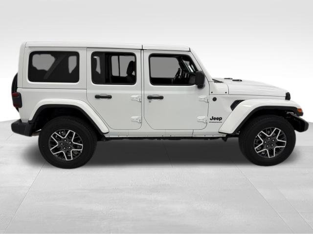 Used 2025 Jeep Wrangler Unlimited Sahara AWD/4WD image 4