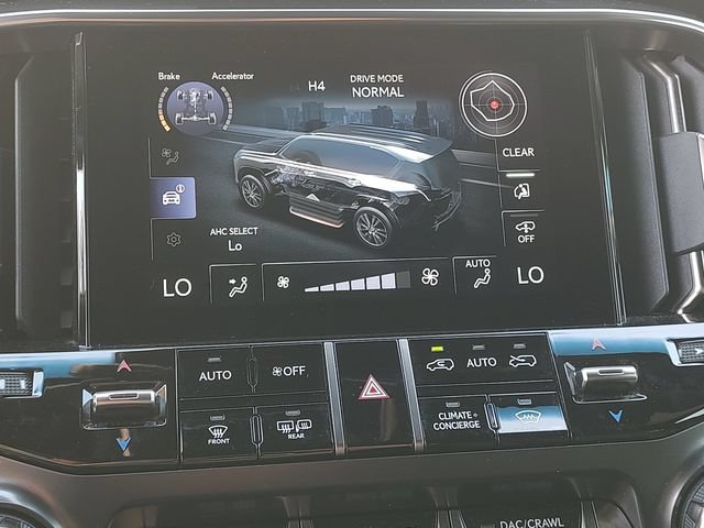 Used 2024 Lexus LX 600 4WD w/ Luxury Package image 16