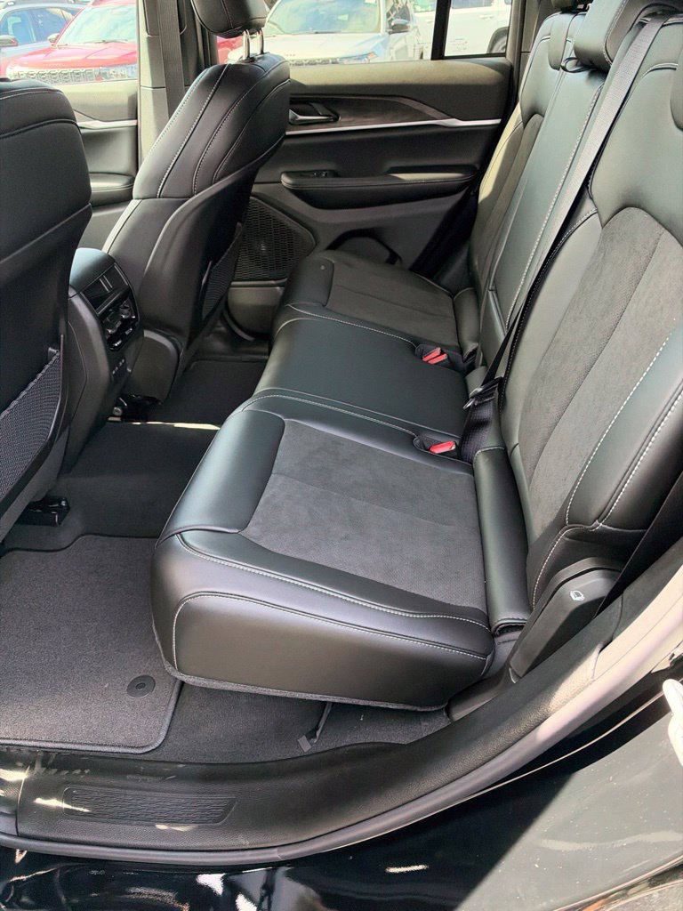 New 2027 Jeep Grand Cherokee Altitude AWD/4WD image 15