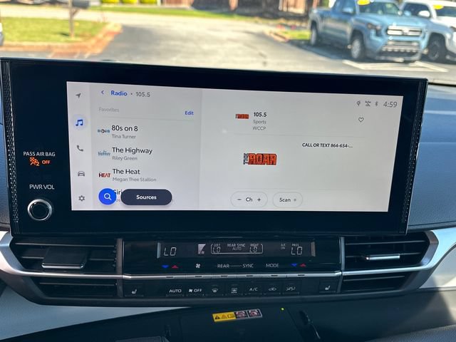 Used 2025 Toyota Sienna XLE FWD image 21