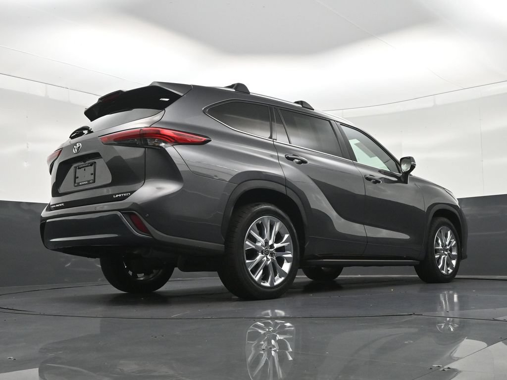Used 2023 Toyota Highlander Limited FWD image 31