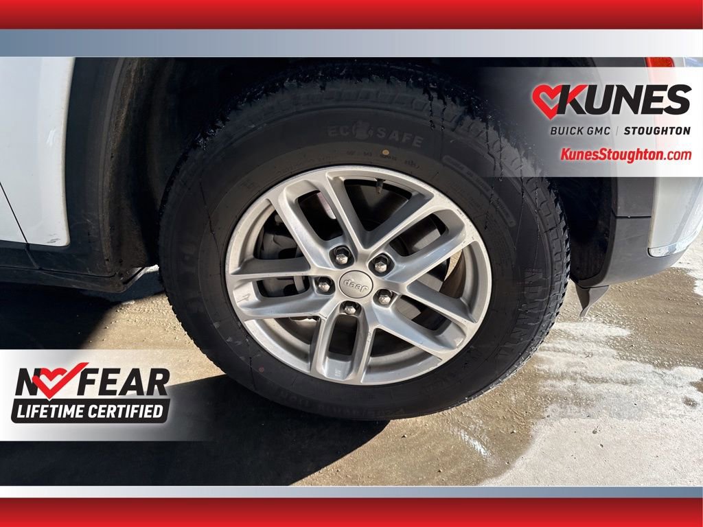 Used 2023 Jeep Grand Cherokee L Laredo image 13